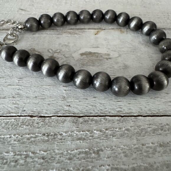 Elegant Silver Beaded Jewelry Set - Picture 5 of 7